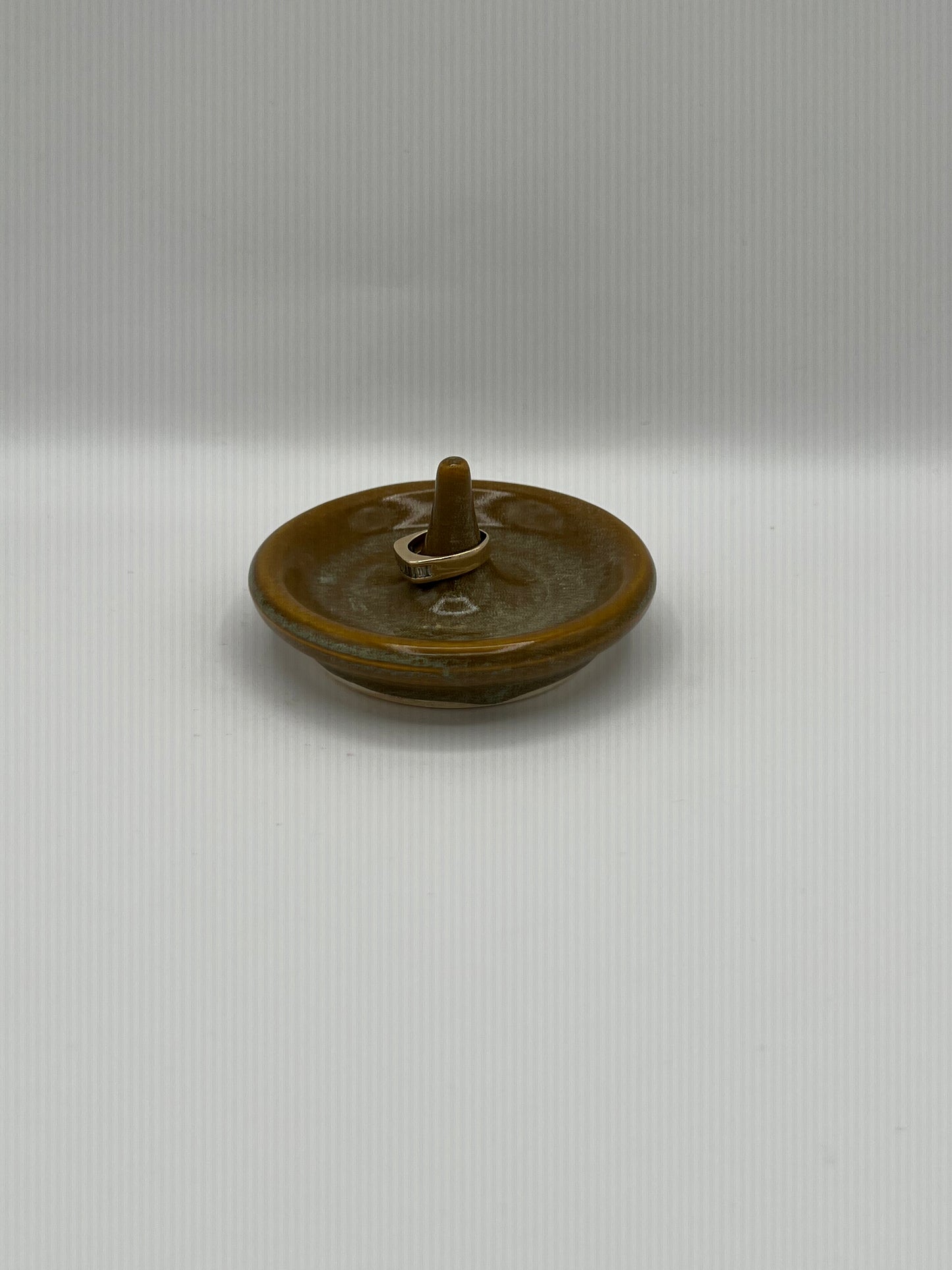 Small Earth Stoned Ring Holder